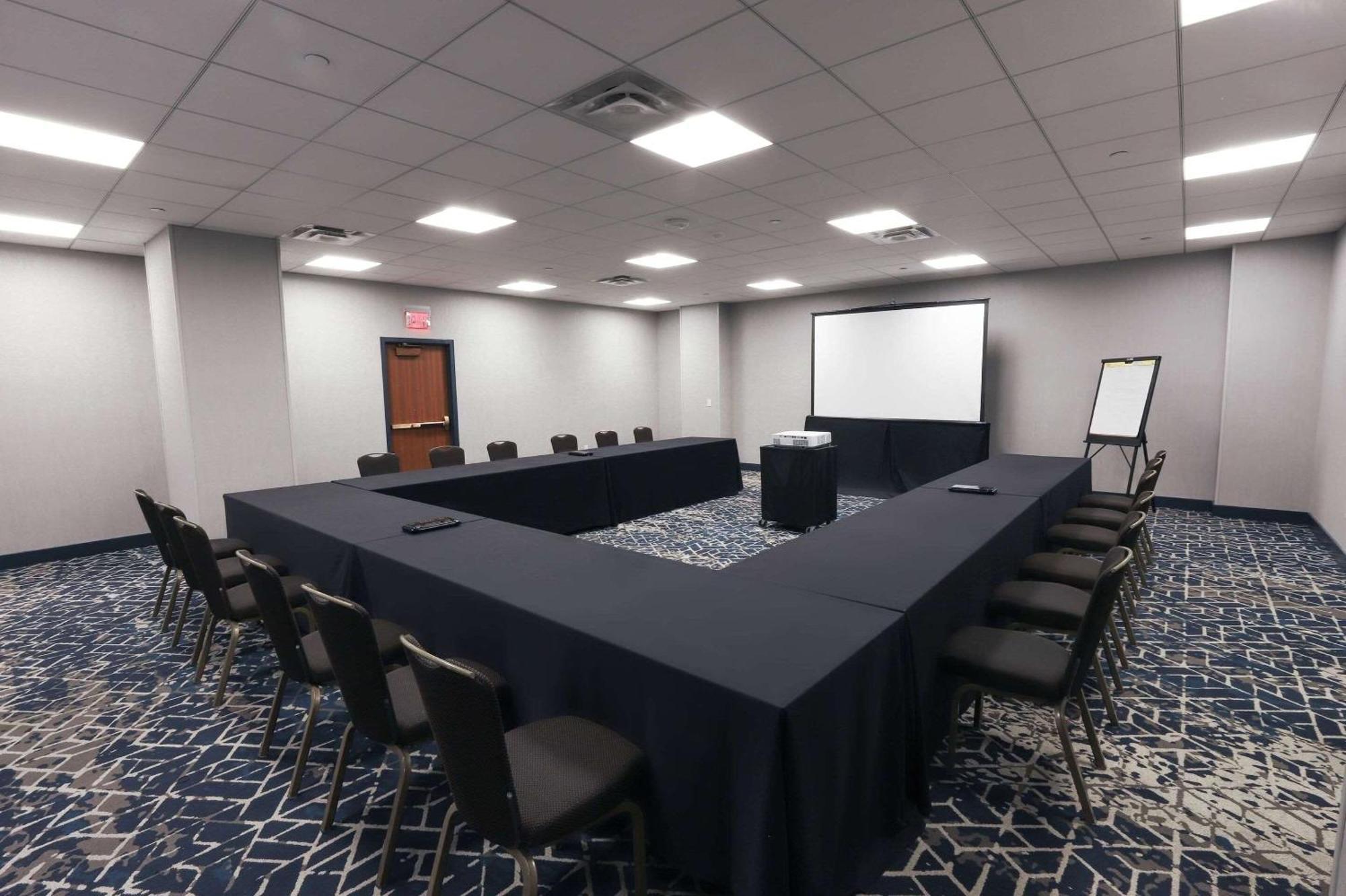 Radisson Plaza Hotel at Kalamazoo Center Bagian luar foto
