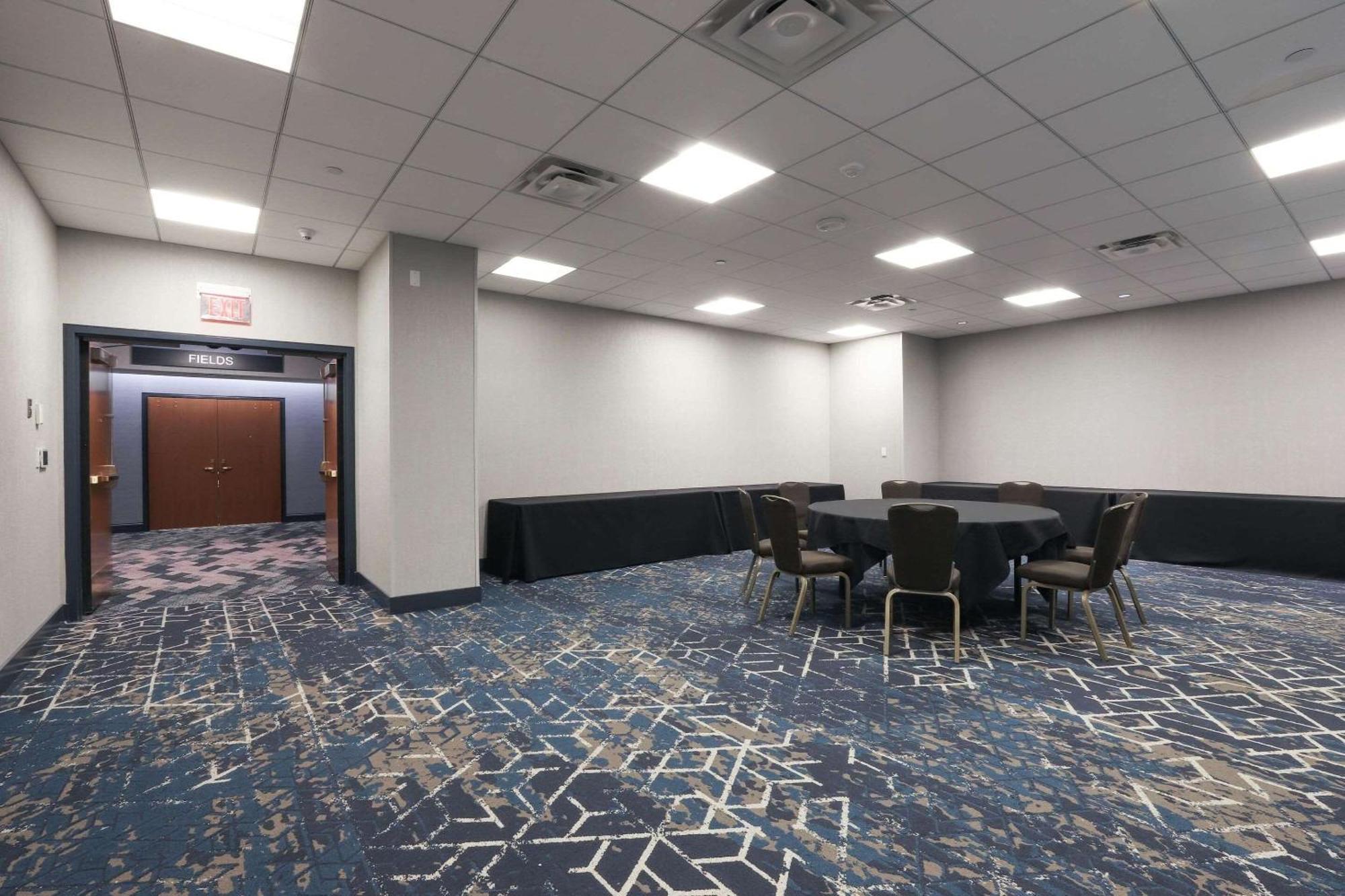 Radisson Plaza Hotel at Kalamazoo Center Bagian luar foto