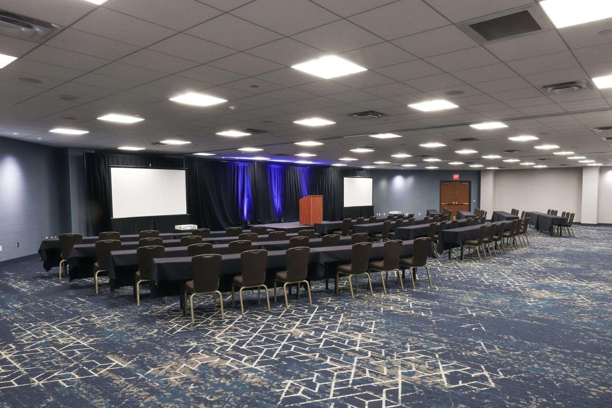 Radisson Plaza Hotel at Kalamazoo Center Bagian luar foto