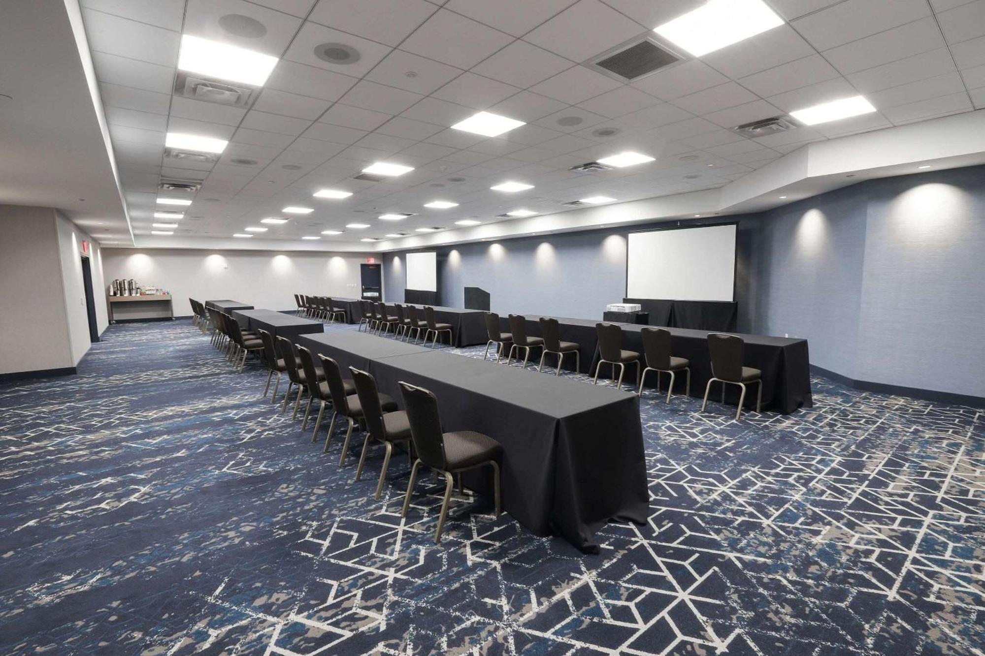 Radisson Plaza Hotel at Kalamazoo Center Bagian luar foto