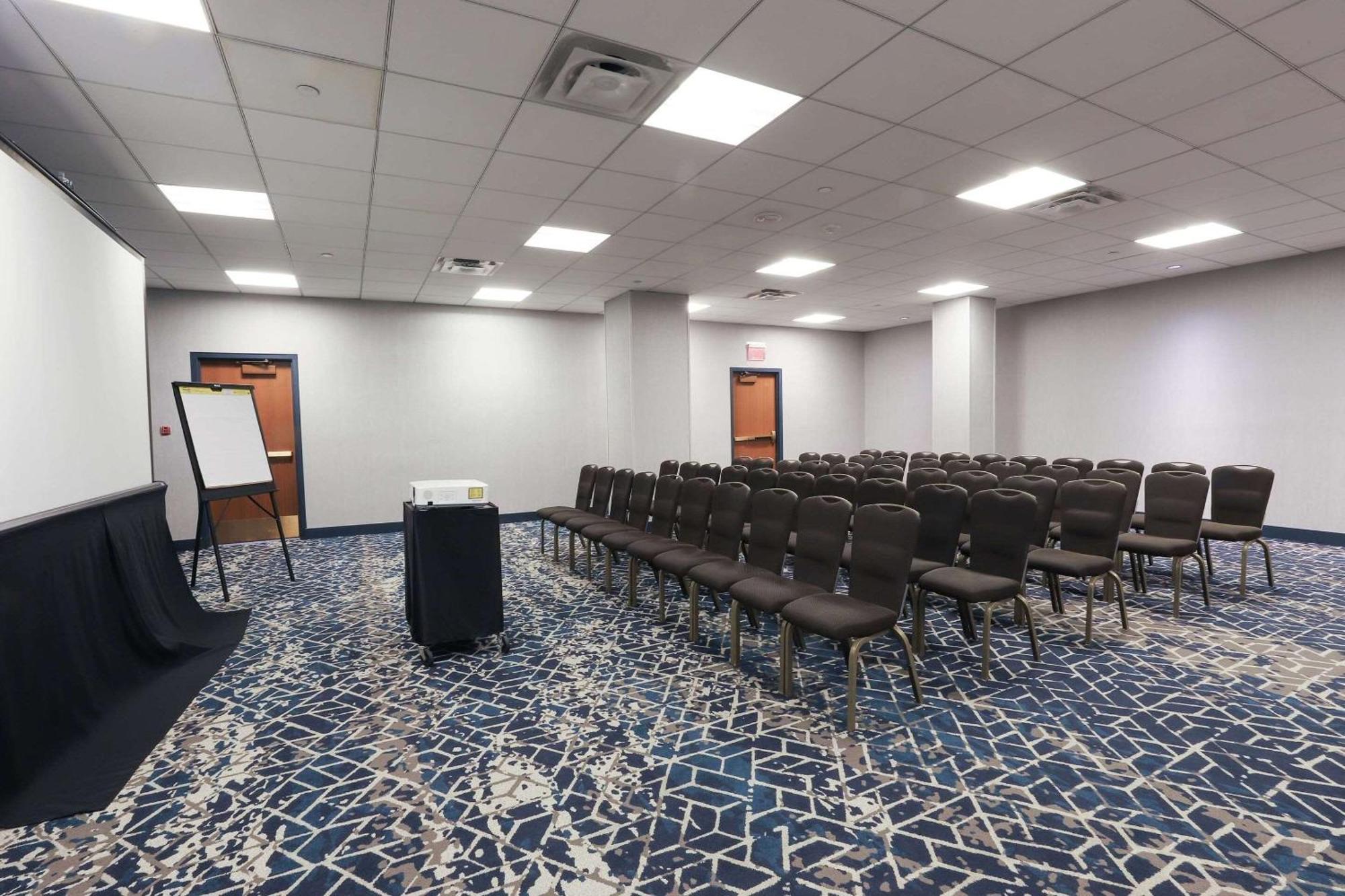 Radisson Plaza Hotel at Kalamazoo Center Bagian luar foto