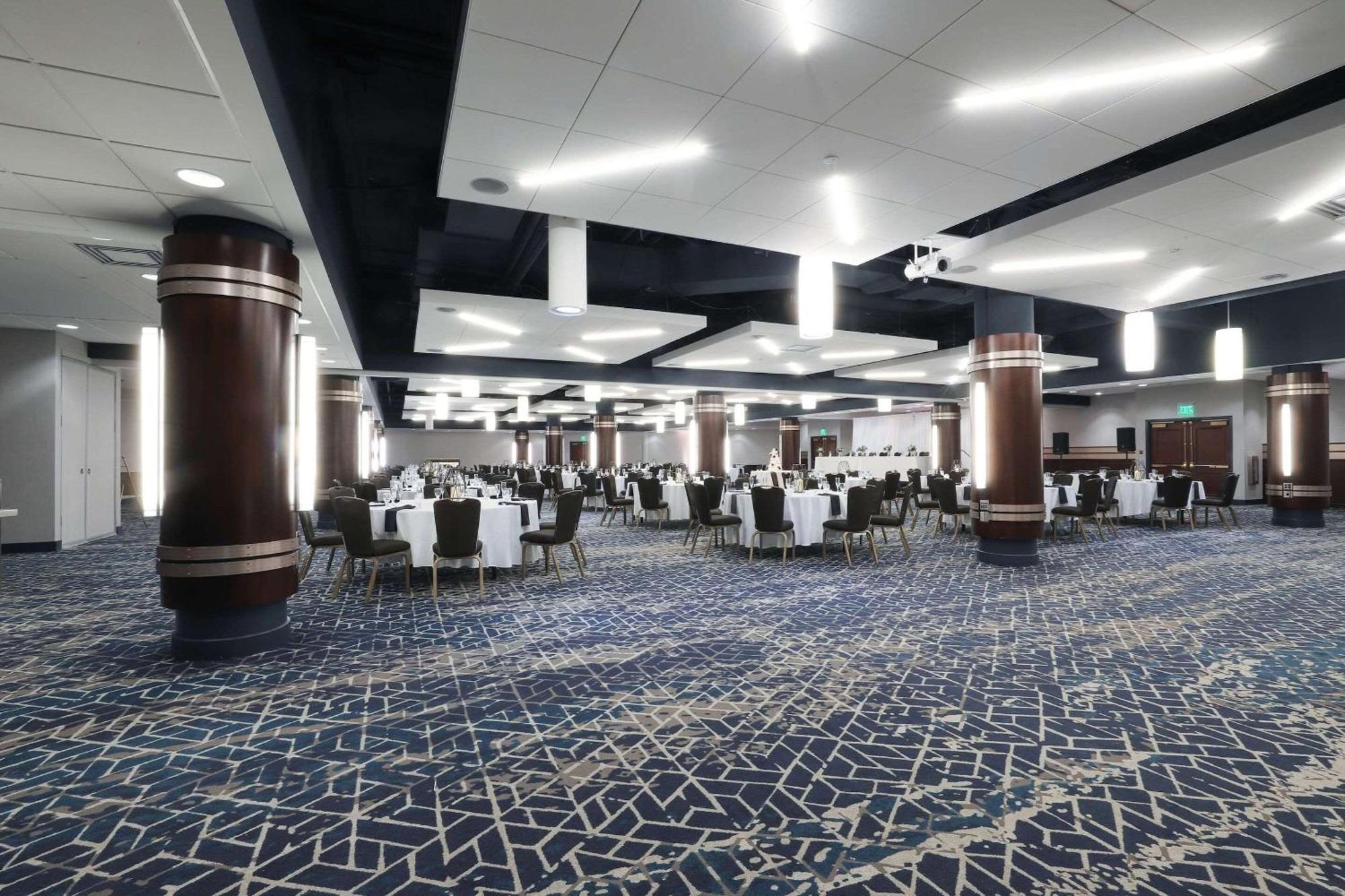 Radisson Plaza Hotel at Kalamazoo Center Bagian luar foto