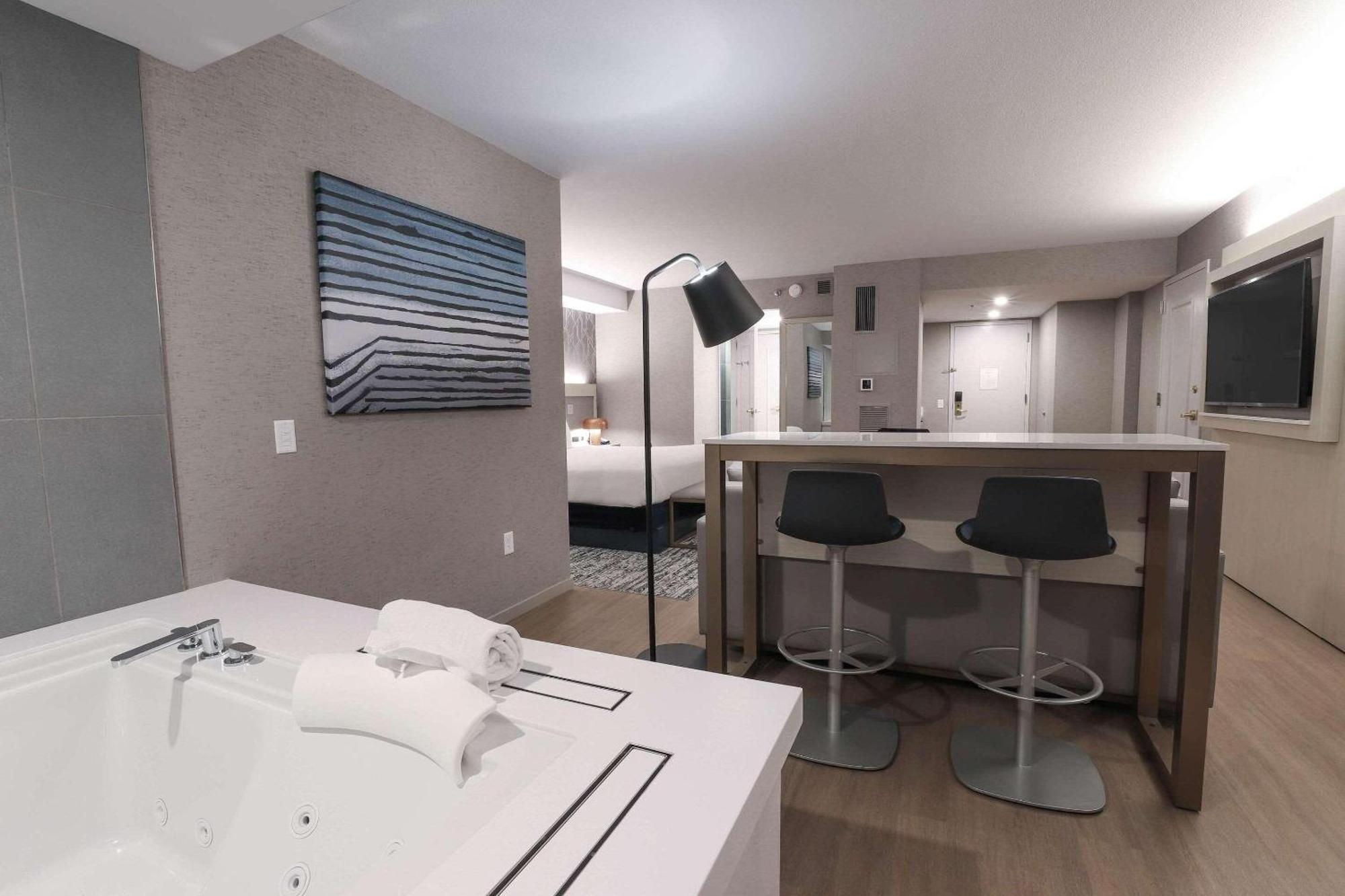 Radisson Plaza Hotel at Kalamazoo Center Bagian luar foto