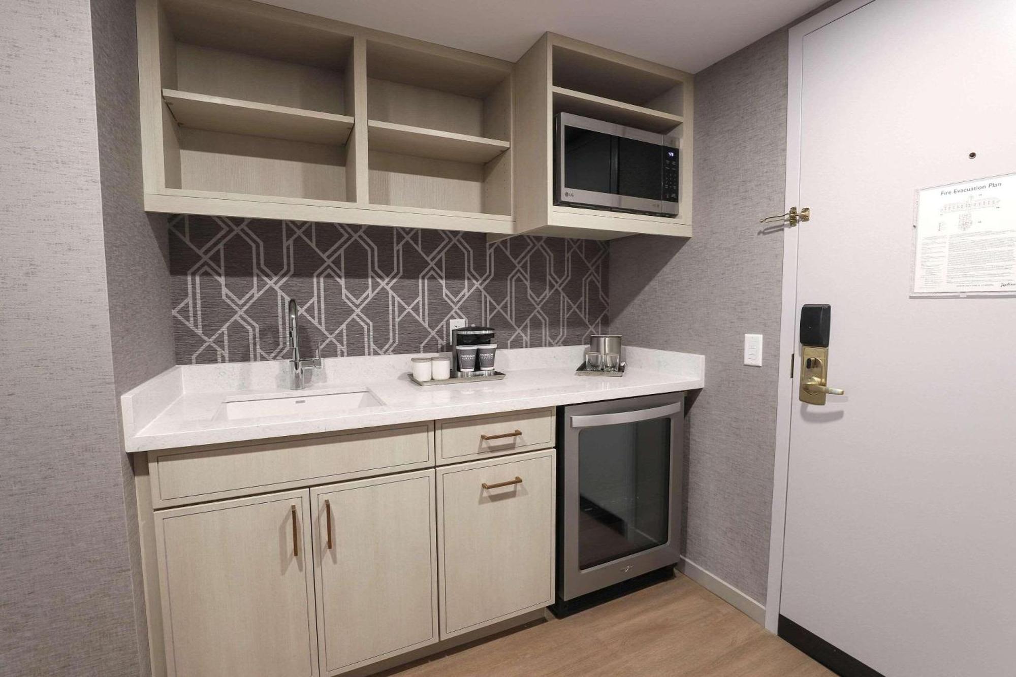 Radisson Plaza Hotel at Kalamazoo Center Bagian luar foto