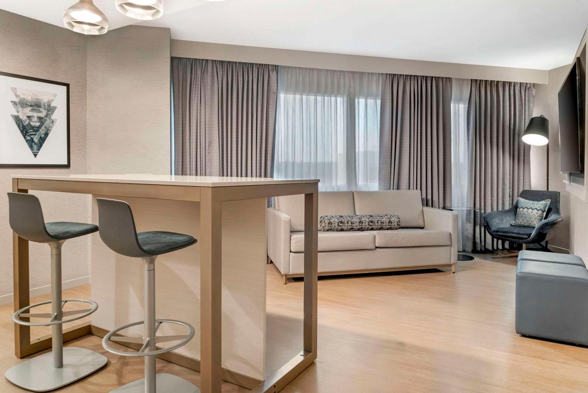 Radisson Plaza Hotel at Kalamazoo Center Bagian luar foto