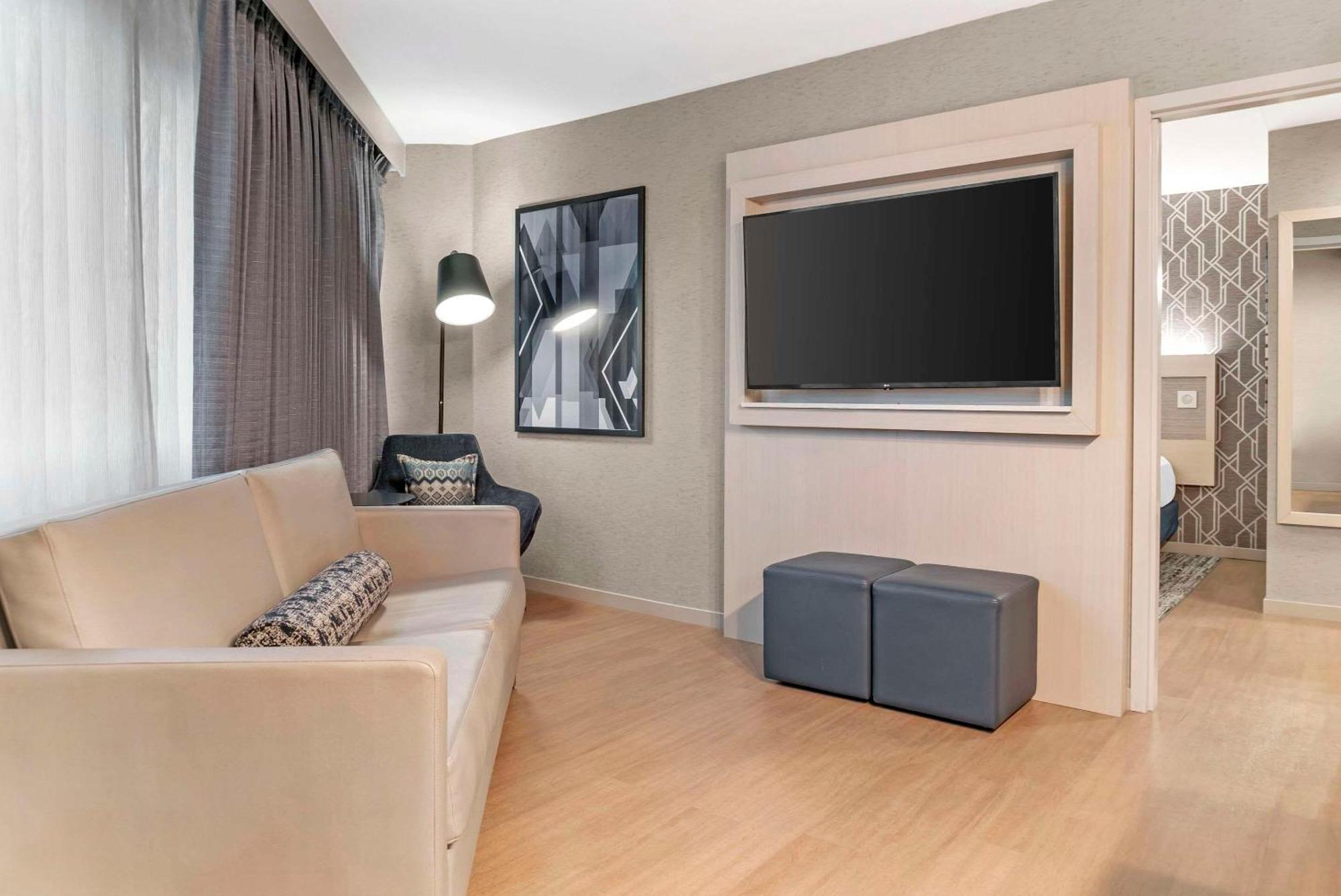 Radisson Plaza Hotel at Kalamazoo Center Bagian luar foto