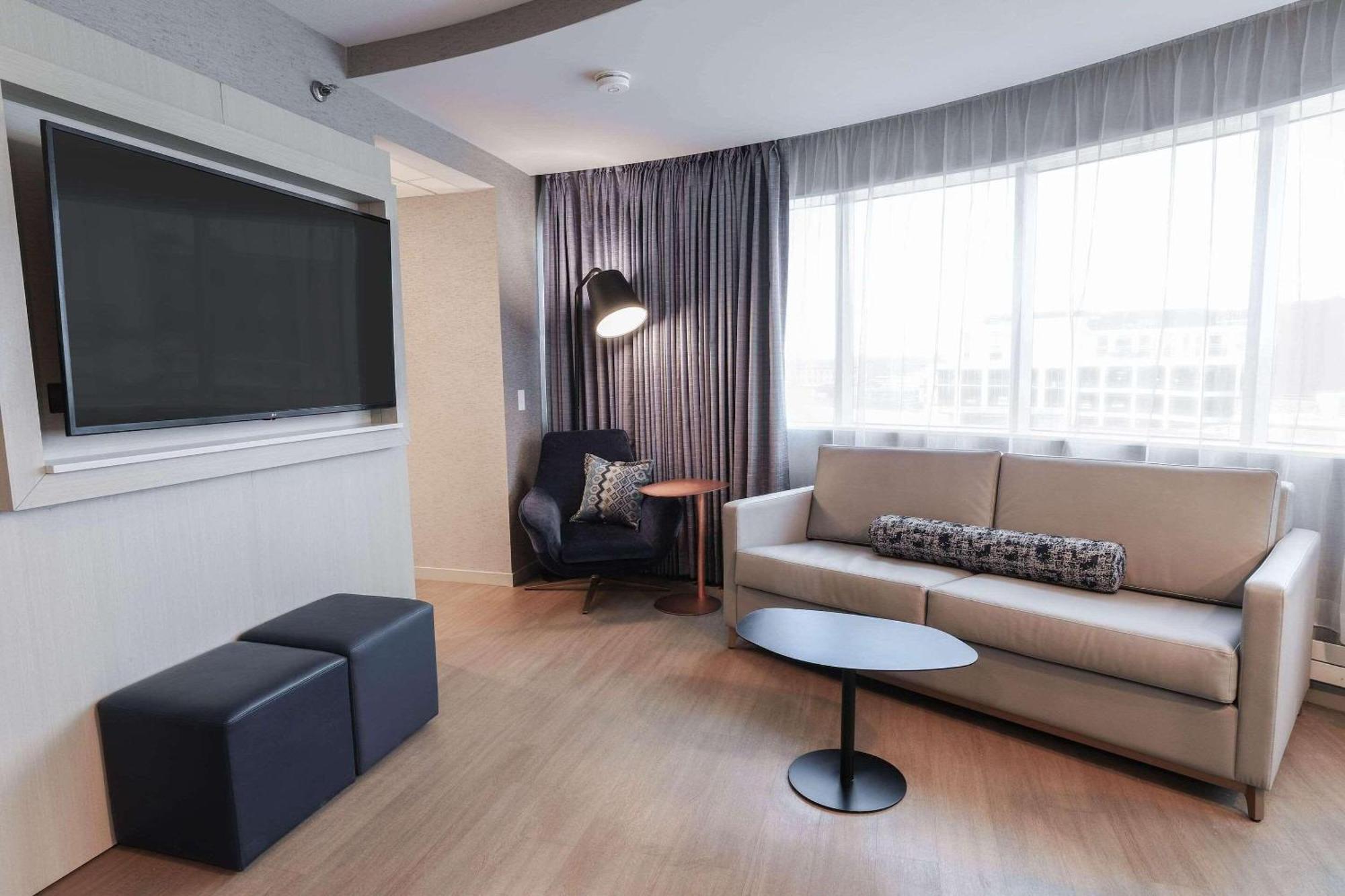 Radisson Plaza Hotel at Kalamazoo Center Bagian luar foto