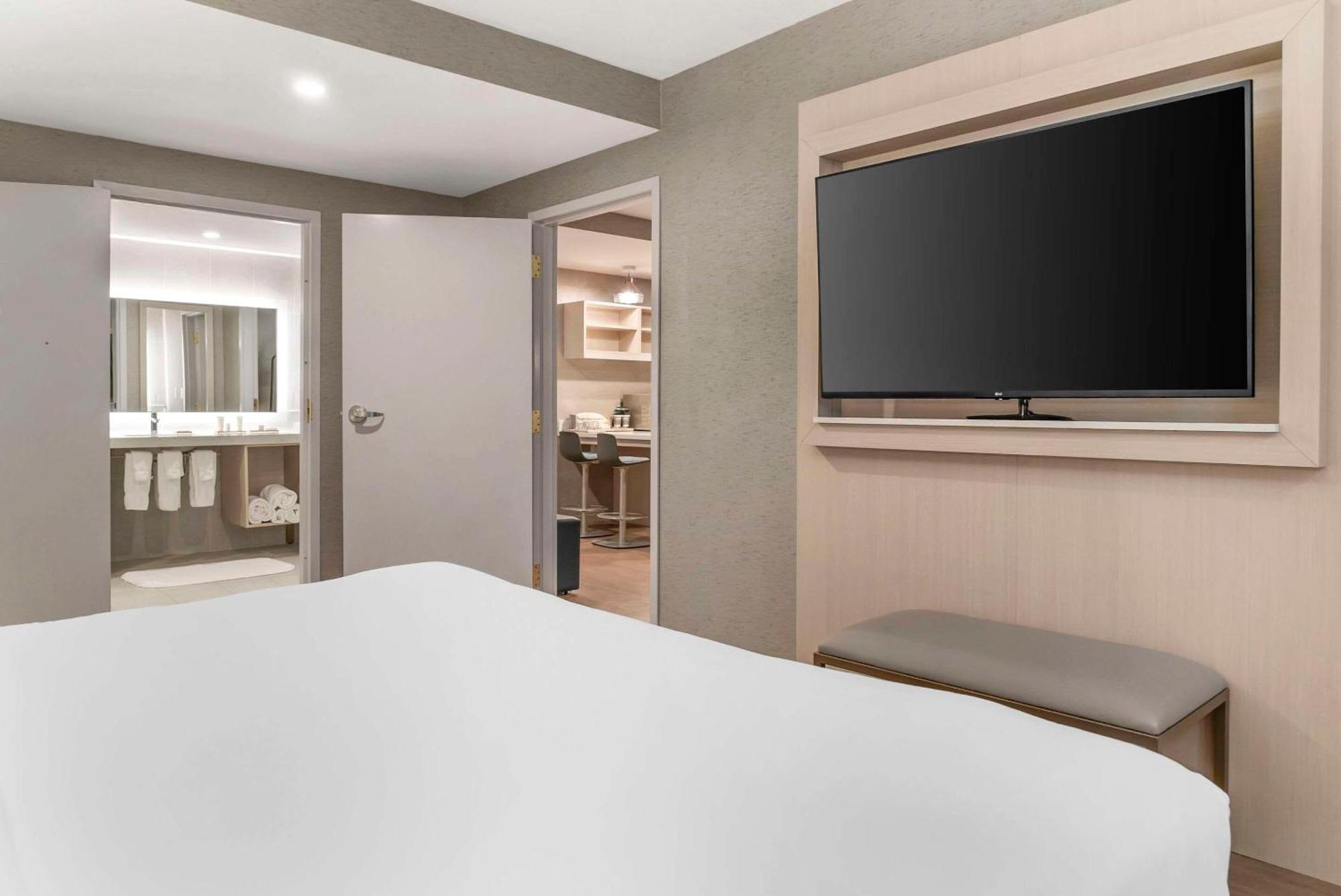 Radisson Plaza Hotel at Kalamazoo Center Bagian luar foto