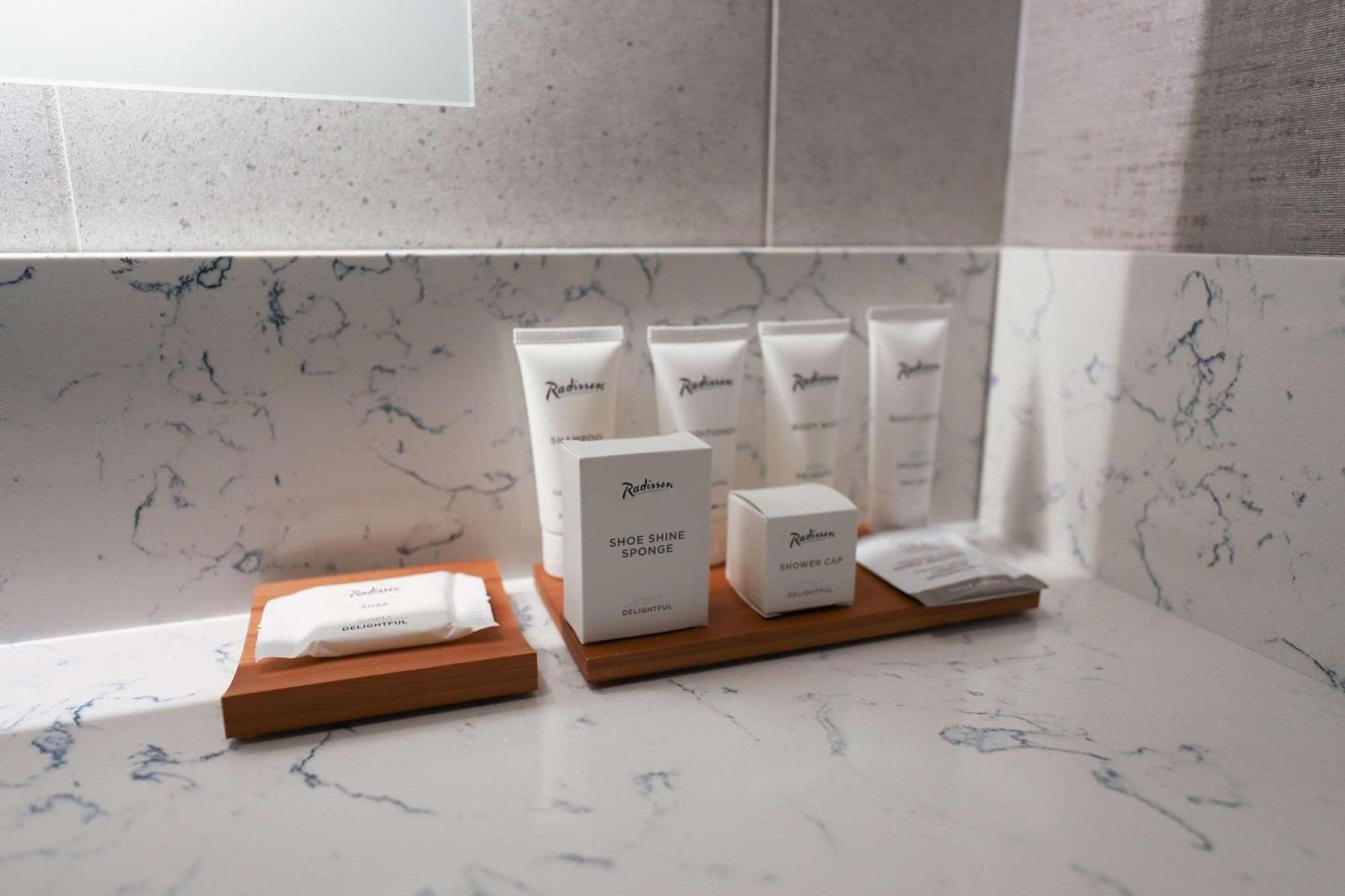 Radisson Plaza Hotel at Kalamazoo Center Bagian luar foto