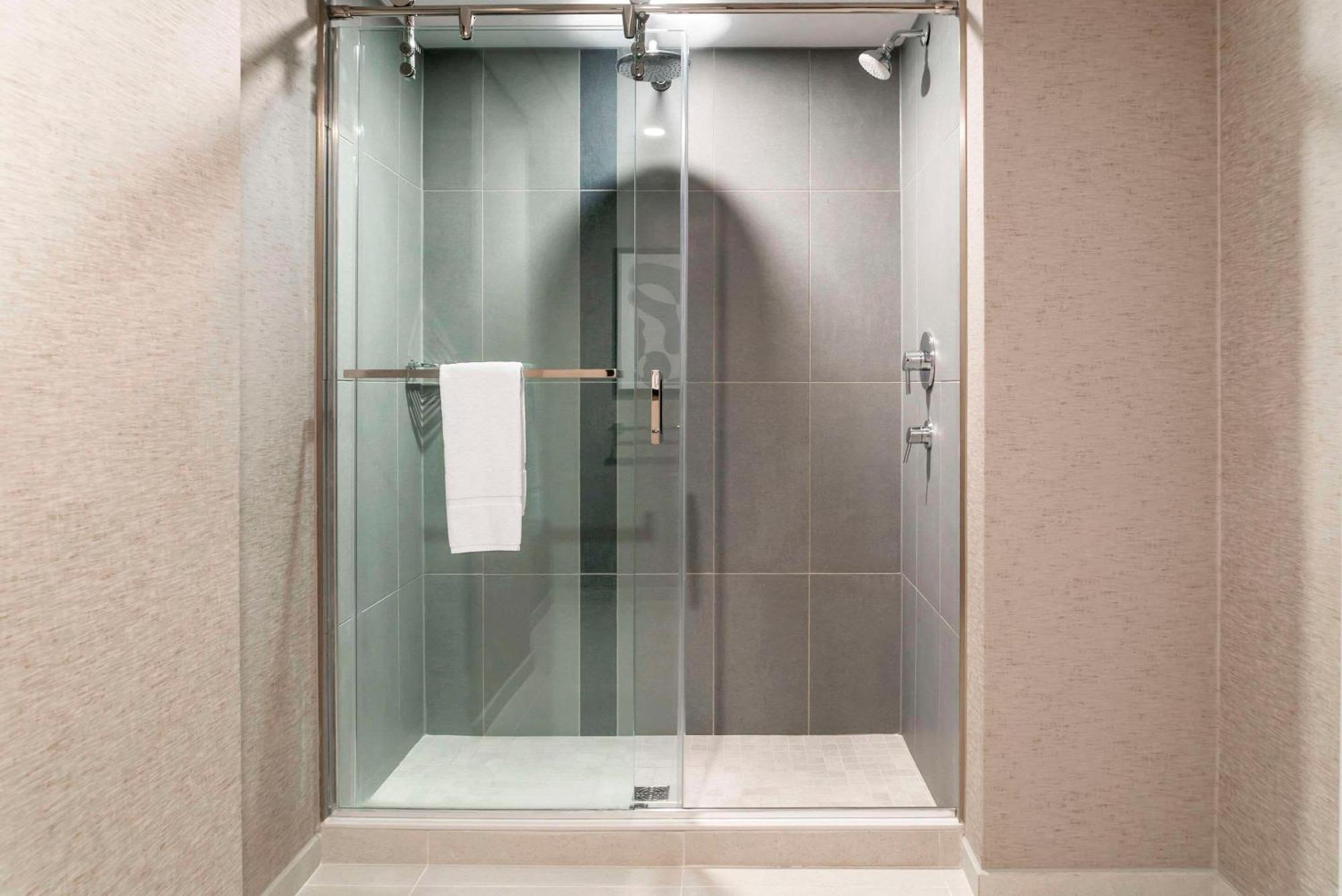 Radisson Plaza Hotel at Kalamazoo Center Bagian luar foto