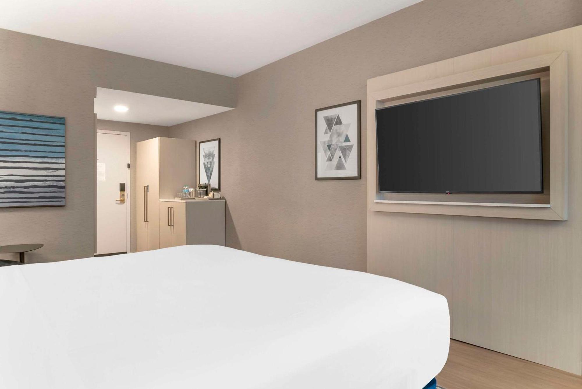 Radisson Plaza Hotel at Kalamazoo Center Bagian luar foto