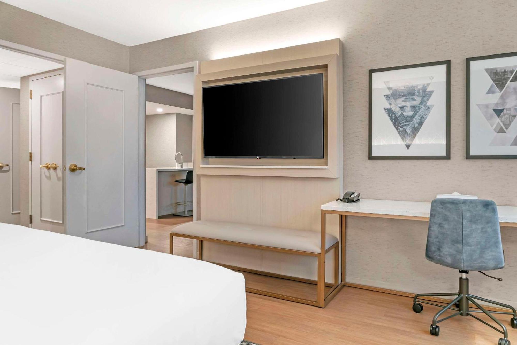 Radisson Plaza Hotel at Kalamazoo Center Bagian luar foto